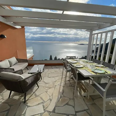 Charmante Villa - Vue Exceptionnelle A Mediterranee Проживание в семье *